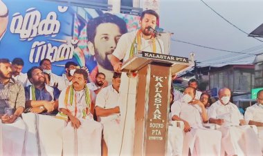 യൂത്ത് കോൺഗ്രസിന്റെ ഏക് സാത്ത് റാലി പത്തനംതിട്ടയിൽ ഷാഫി പറമ്പിൽ എംൽഎ ഉദ്ഘാടനം ചെയ്യുന്നതു.