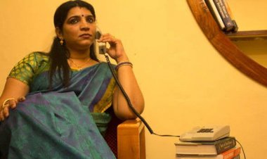 സരിത മൂന്നുലക്ഷം രൂപ തിരികെ നല്‍കിയതിന്റെ രേഖയായി ചെക്കും ഹാജരാക്കി.