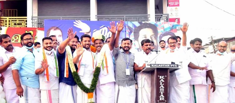 യൂത്ത് കോൺഗ്രസിന്റെ ഏക് സാത്ത് റാലി പത്തനംതിട്ടയിൽ ഷാഫി പറമ്പിൽ എംൽഎ ഉദ്ഘാടനം ചെയ്യുന്നതു.   പത്തനംതിട്ട : യൂത്ത് കോൺഗ്രസിന്റെ ആഭിമുഖ്യത്തിൽ കേരളസർക്കാരിന്റെ  യുവജന വഞ്ചനക്കും  പിൻവാതിൽ നിയമനത്തിനും കേന്ദ്രസർക്കാർ കർഷകരോട് കാട്ടുന്ന അനീതിക്കും എതിരെ  "ഏക് സാത്.. ജയ് കിസാൻ.. സേവ് PSC ".. എന്ന മുദ്രാവാക്യം ഉയർത്തി യൂത്ത് കോൺഗ്രസ്‌ ജില്ല കമ്മിറ്റിയുടെ നേതൃത്വത്തിൽ നടത്തിയ  റാലിയും പൊതുസമ്മേളനവും വൻ വിജയമായിരുന്നു , പ്രവർത്തകരുടെയും ജനങ്ങളുടെയും പ്രശംസക്ക് ഇടം പിടിച്ച ഈ പ്രോഗ്രാം യൂത്ത് കോൺഗ്രസ്  ജില്ലാ പ്രസിഡന്റ് എം ജി കണ്ണന്റെ നേതൃത്വത്തിലാണ് റാലി സംഘടിപ്പിച്ചത് , ഡിസിസി പ്രസിഡന്റ് ബാബു ജോർജ് , യൂത്ത് കോൺഗ്രസ് സംസ്ഥാന വൈസ്   പ്രസിഡന്റ് ശബരീനാഥൻ  എം ൽ എ ,കെപിസിസി സെക്രട്ടറിമാർ, ഡിസിസി ഭാരവാഹികൾ, യൂത്ത് കോൺഗ്രസ് നേതാക്കൻമാർ  എന്നിവരാൽ വേദി  സമ്പൂർണമായിരുന്നു , യുവാക്കളുടെ പിന്തുണയിൽ സദസ്സ് ഒരു കടലായി എന്ന് തന്നെ പറയാം , അടുത്തിടെ നടന്നതിൽ ഏറ്റവും പങ്കാളിത്തം നിറഞ്ഞ പ്രോഗ്രാം ആയി ഏക് സാത് മാറി .   