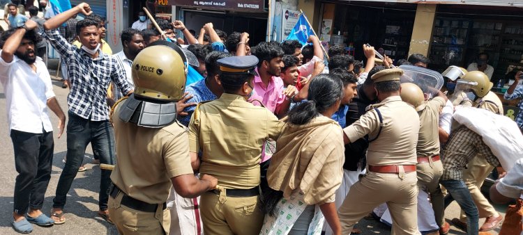 കെ.എസ്.യു പത്തനംതിട്ടയിൽ  നടത്തിയ പോലീസ് സ്റ്റേഷൻ മാർച്ച്