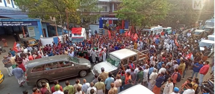 സ്ഥാനാര്ഥി നിര്ണയത്തില് പ്രതിഷേധം: കുറ്റ്യാടിയില് ഇന്നും സിപിഎം പ്രവര്ത്തകരുടെ കൂറ്റന് പ്രകടനം