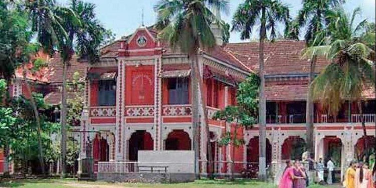 അക്രമങ്ങള്ക്ക് ശമനമില്ലാതെ യൂണിവേഴ്സിറ്റി കോളേജ് ; പരസ്പരം ഏറ്റുമുട്ടി എസ്.എഫ്.ഐ പ്രവര്ത്തകര്