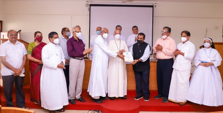 ജെ. ബി. കോശി കമ്മീഷൻ കർദിനാൾ മാർ ജോർജ് ആലഞ്ചേരിയെ സന്ദർശിച്ചു